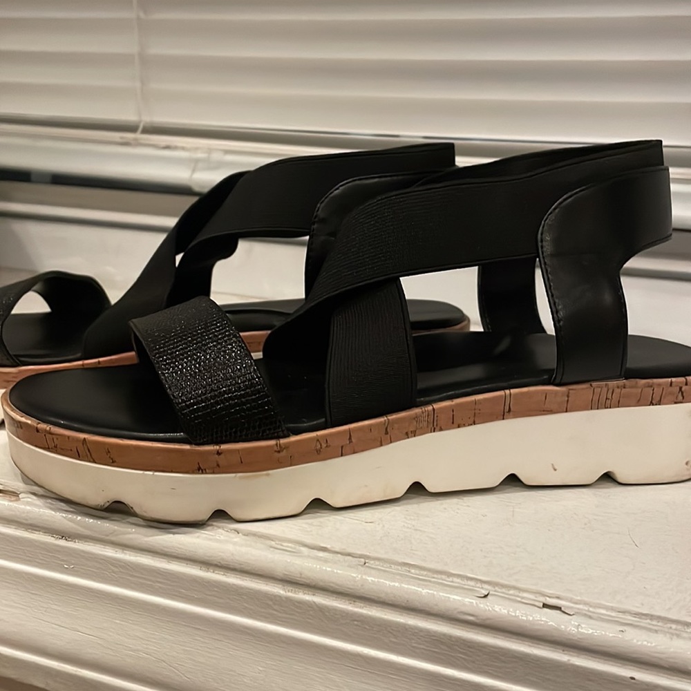 USED Nine west classic black white sandals 7